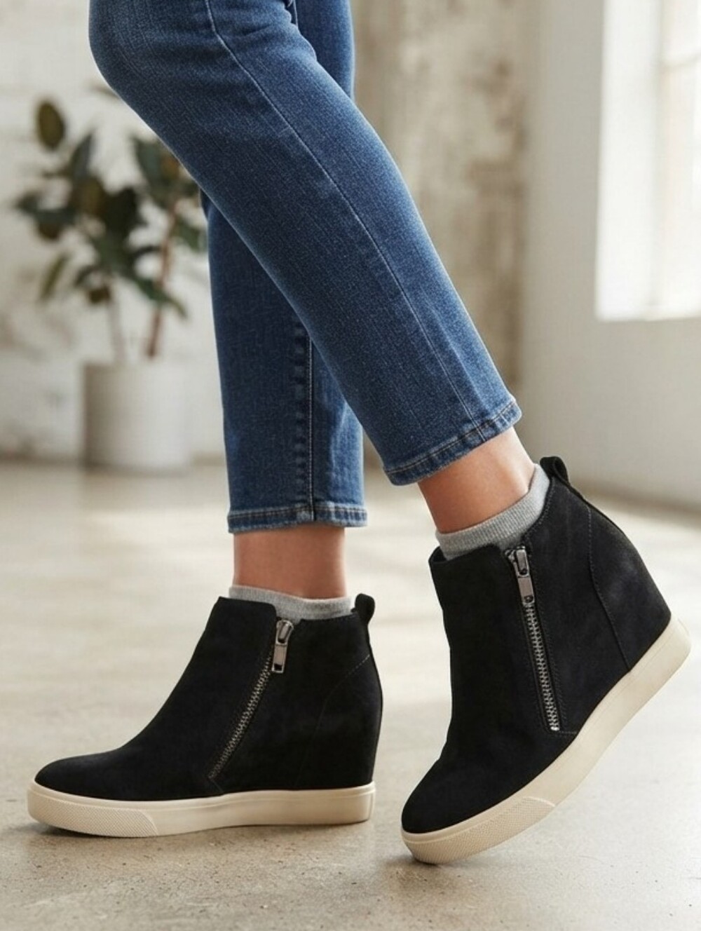 Black Suede High Top Wedge Sneaker Booties Women 8M Y2k Chic Casual Steve Madden